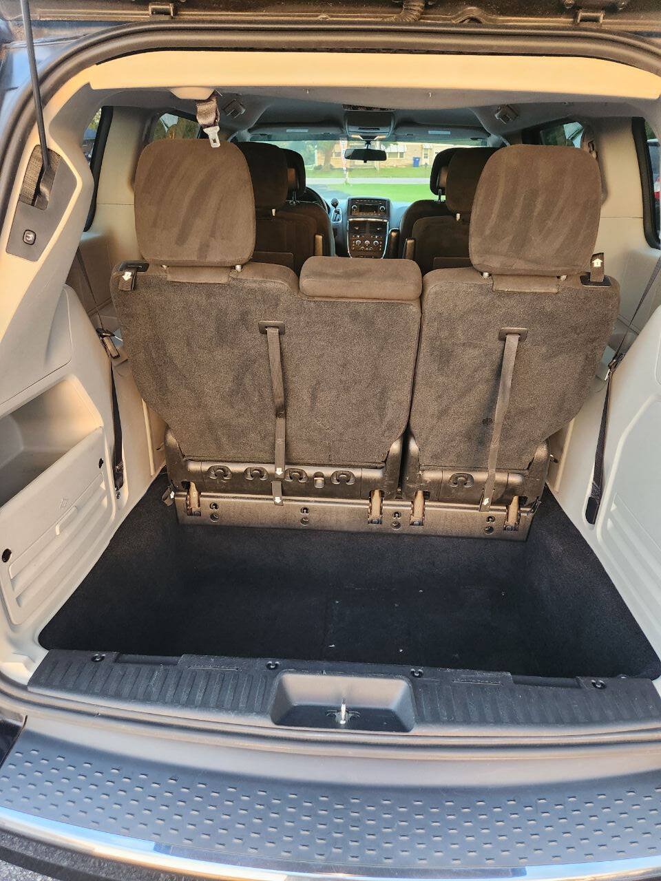 Used 2016 Dodge Grand Caravan SXT FWD image 17