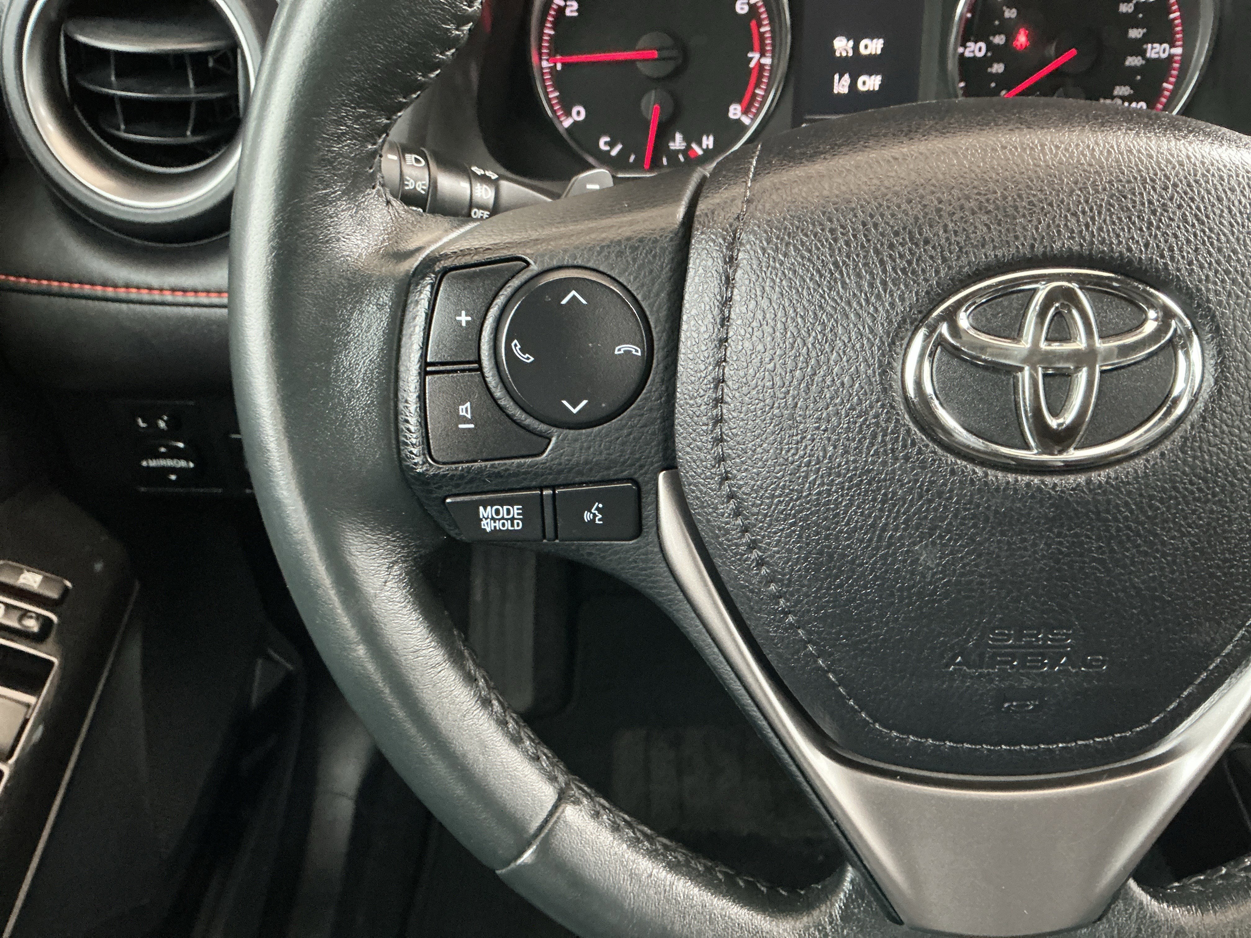 Used 2017 Toyota RAV4 SE image 12