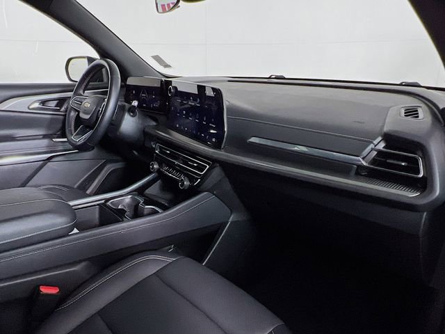 Used 2025 Chevrolet Traverse LT image 39
