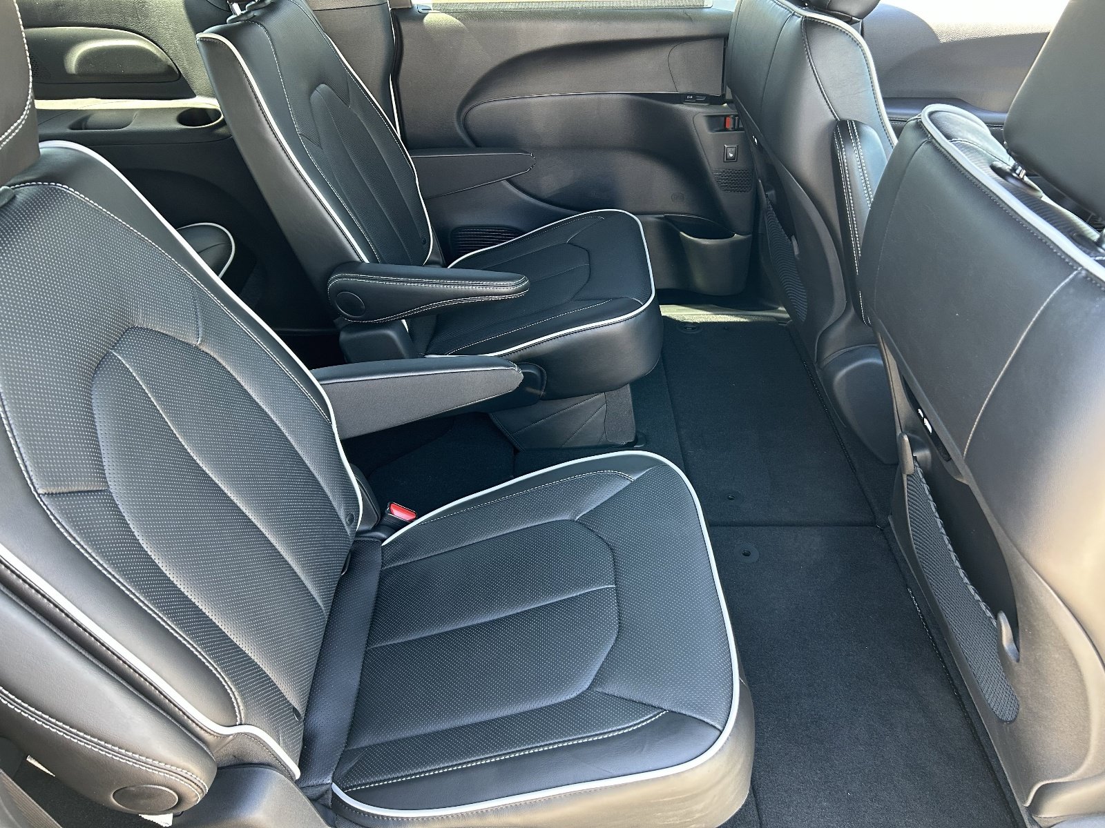 New 2026 Chrysler Pacifica Limited w/ S Appearance Package FWD image 11