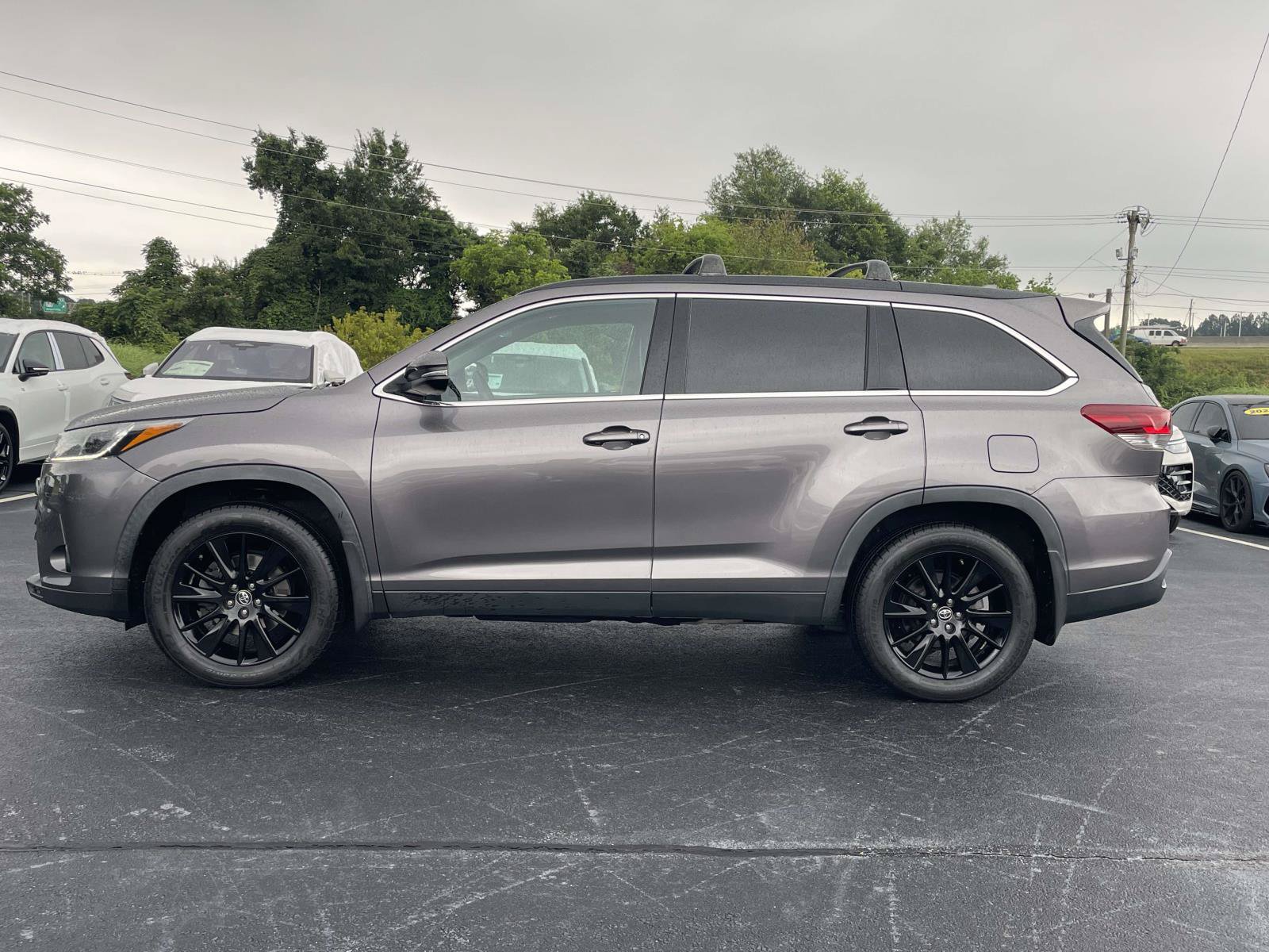 Used 2019 Toyota Highlander SE AWD/4WD image 4
