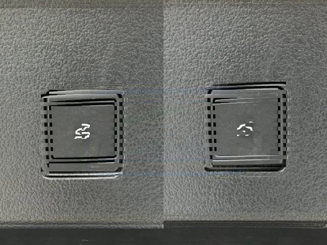 Used 2025 Volkswagen Atlas Cross Sport SE AWD/4WD image 34