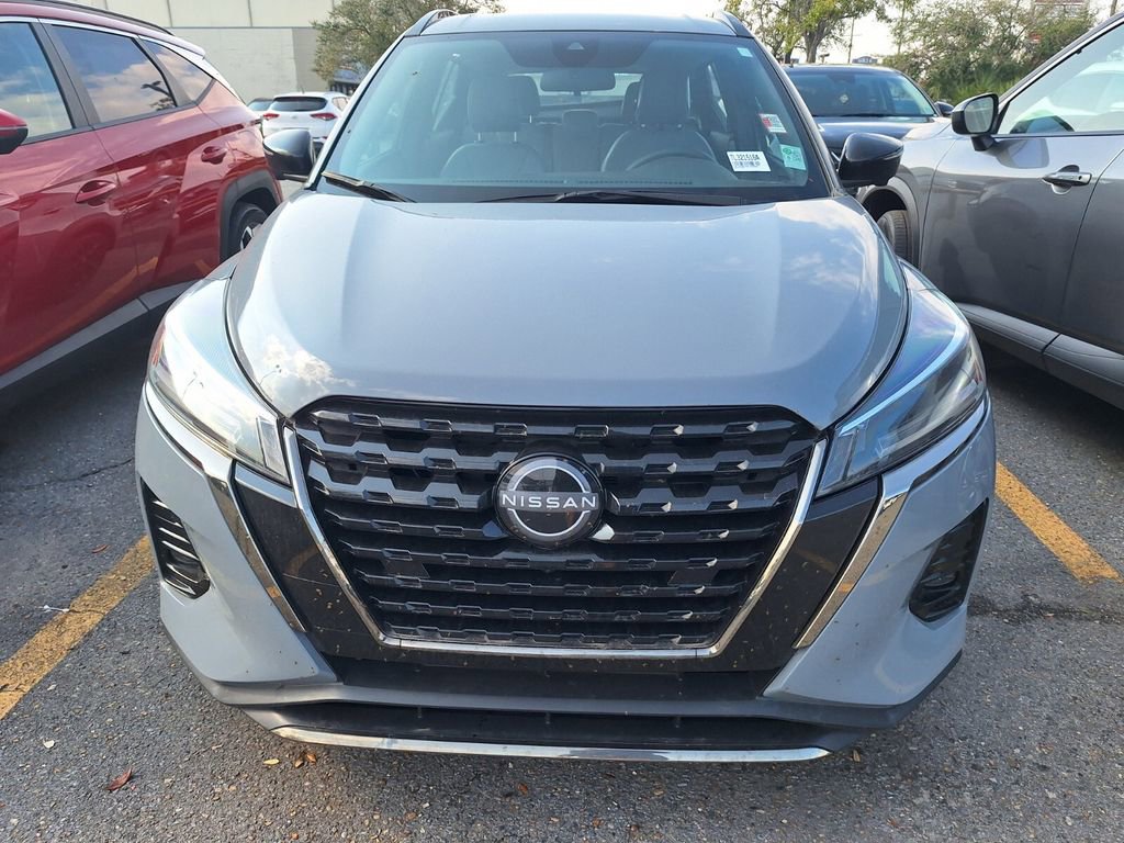 Used 2024 Nissan Kicks SR w/ SR Premium Package image 2