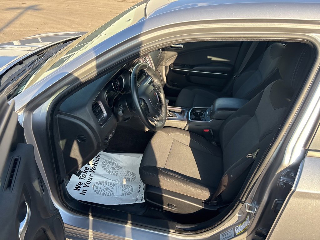 Used 2018 Dodge Charger SXT image 9