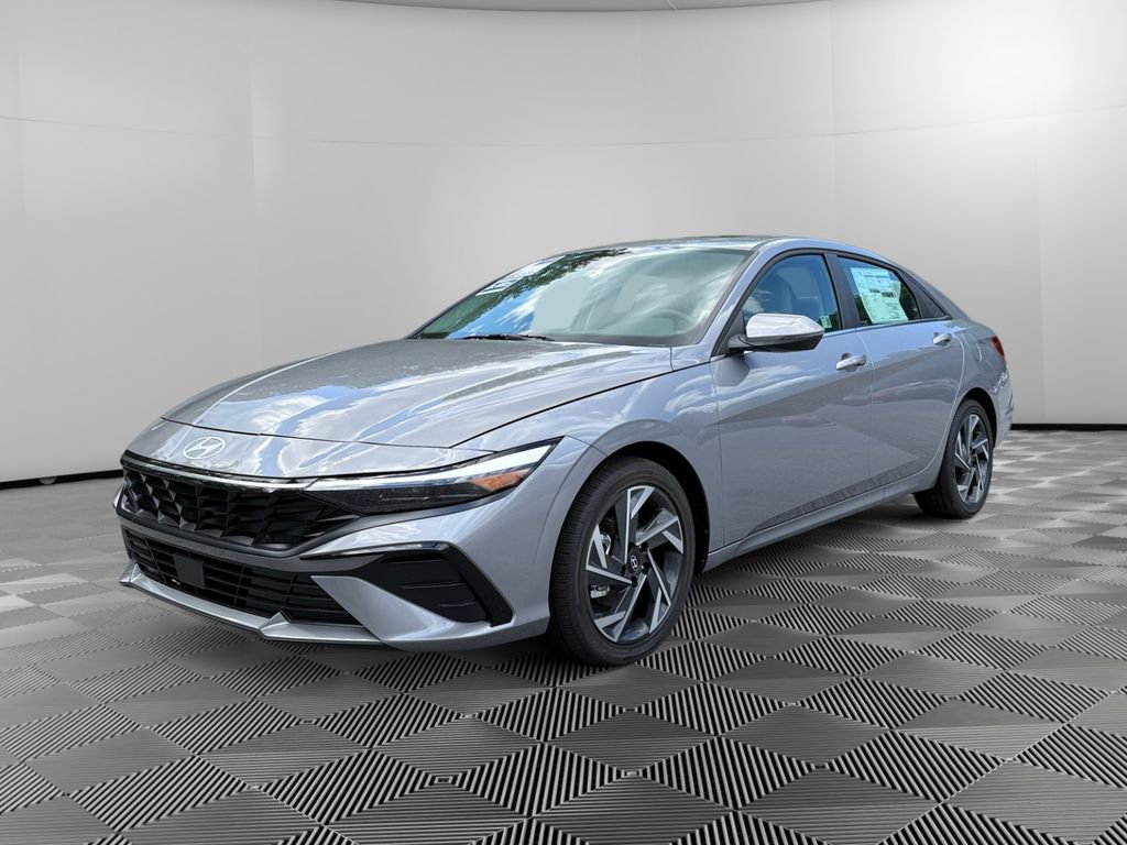 Used 2025 Hyundai Elantra Limited image 3