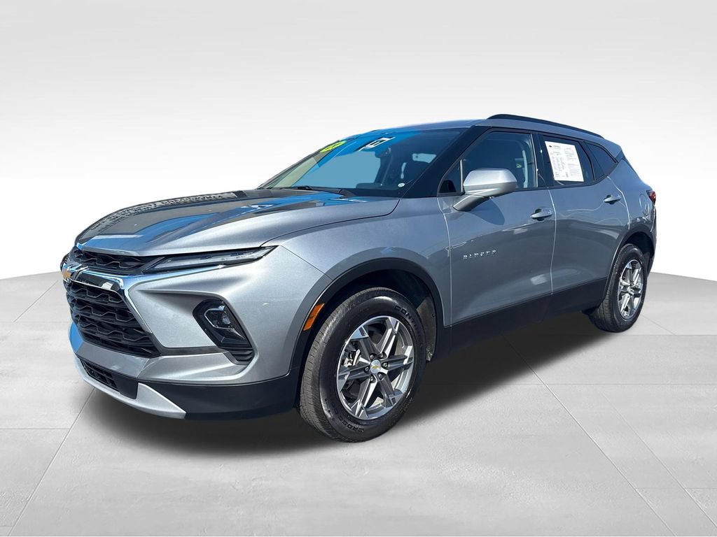 Used 2024 Chevrolet Blazer LT w/ Convenience Package FWD image 2