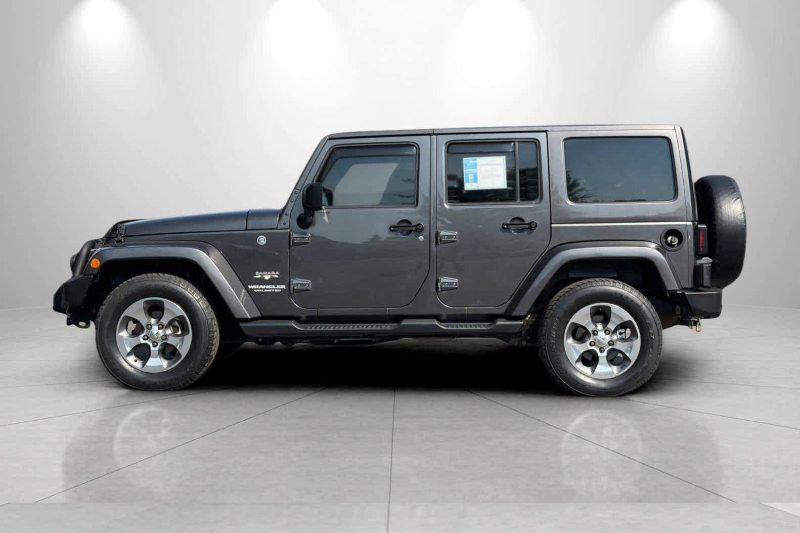Used 2016 Jeep Wrangler Unlimited Sahara w/ Connectivity Group AWD/4WD image 5