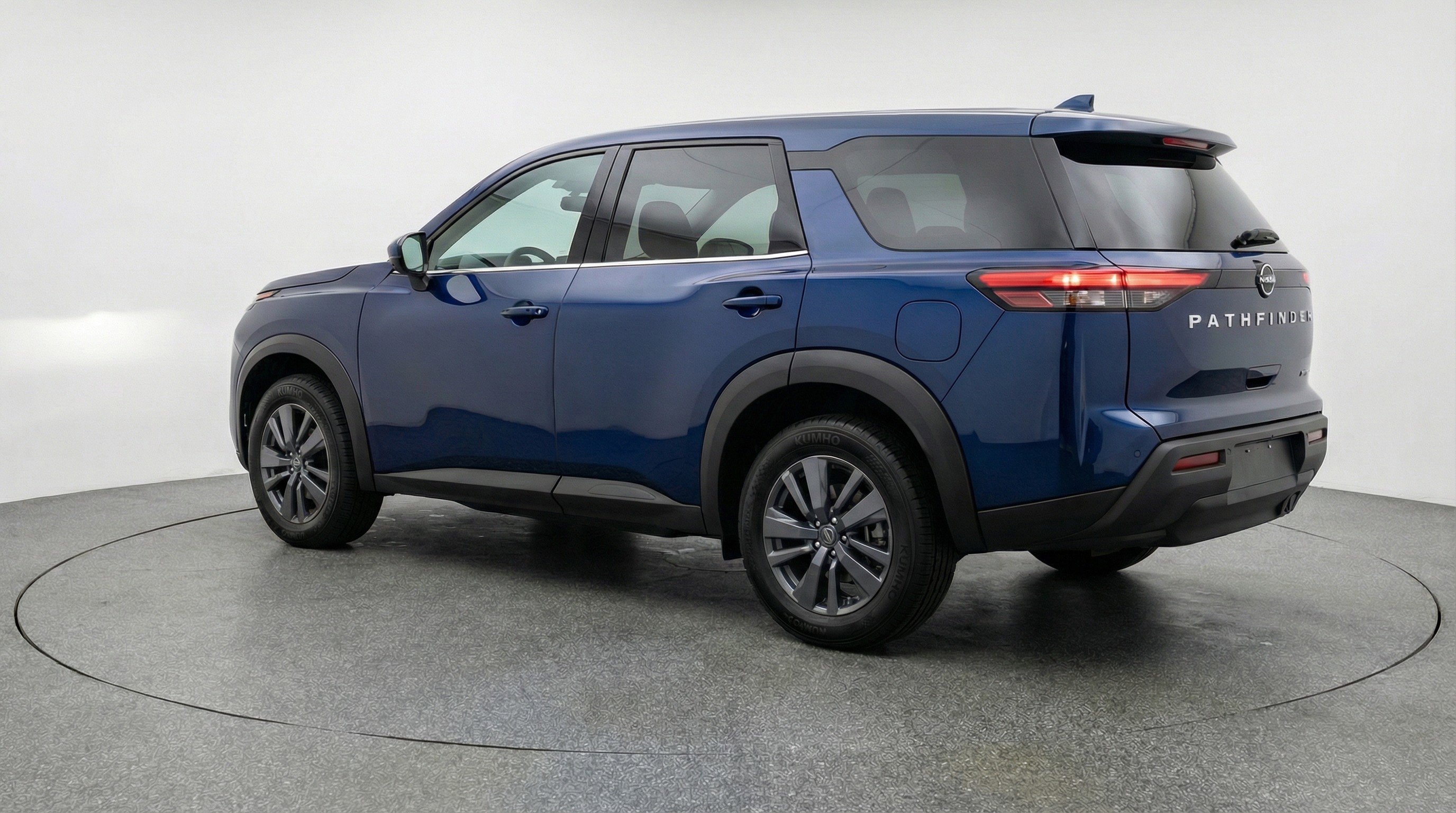 Used 2025 Nissan Pathfinder SV image 6