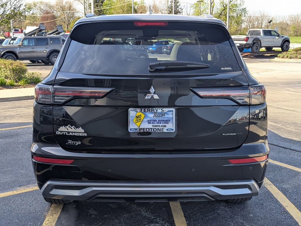 Used 2025 Mitsubishi Outlander AWD image 4