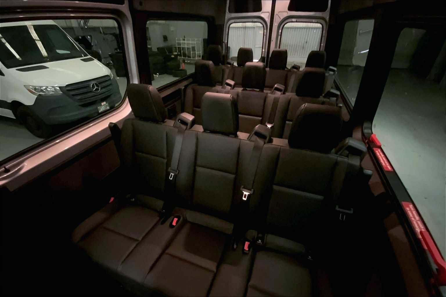 Used 2025 Mercedes-Benz Sprinter 2500 image 27