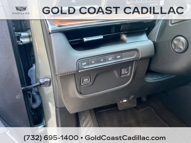 Used 2023 Cadillac Escalade Premium Luxury AWD/4WD image 23