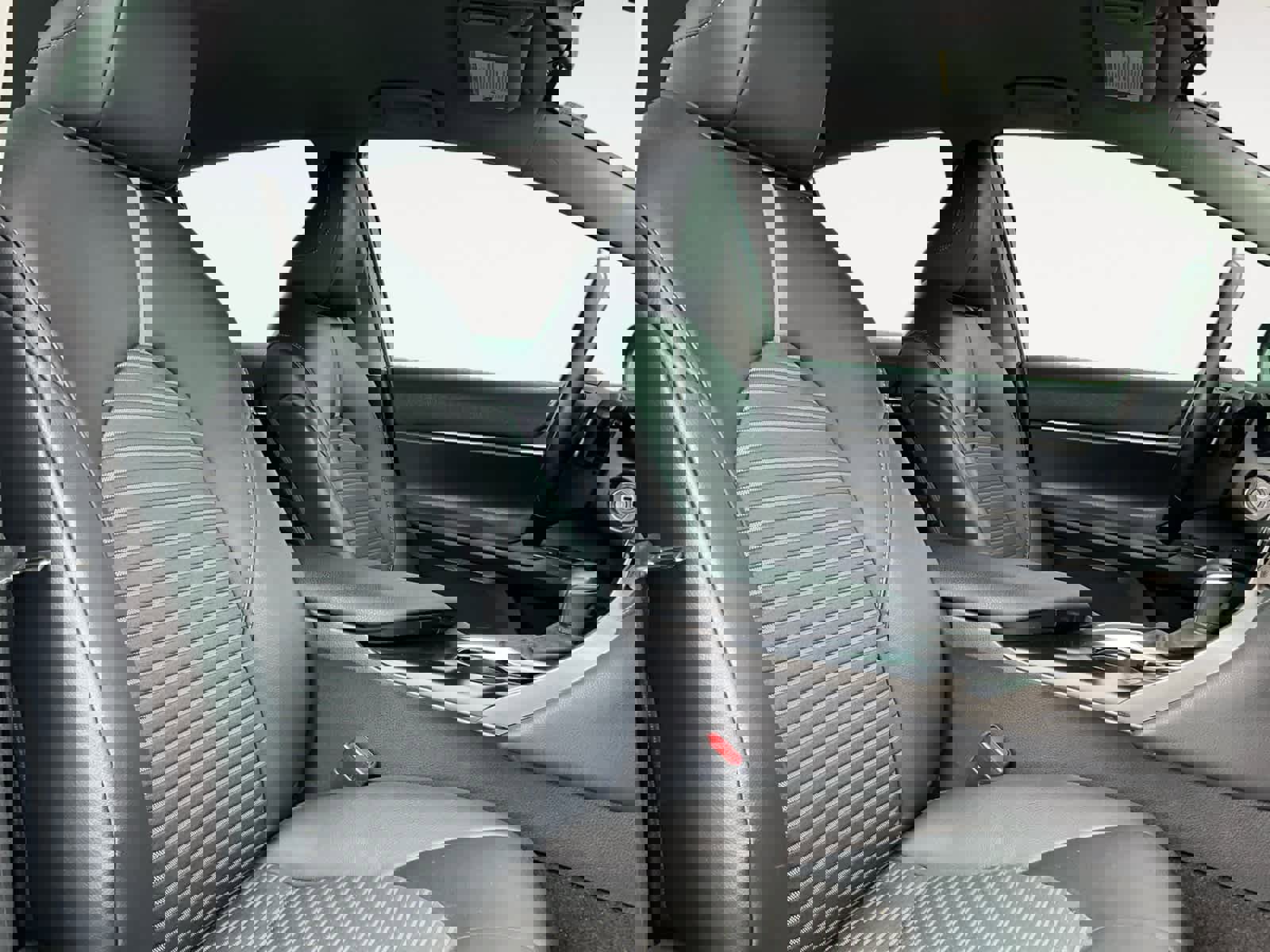 Used 2020 Toyota Camry SE w/ Blackout Package image 14