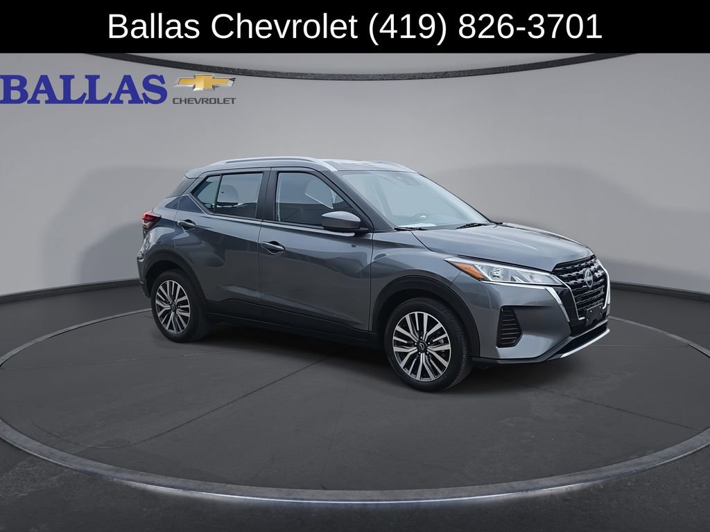 Used 2024 Nissan Kicks SV image 2
