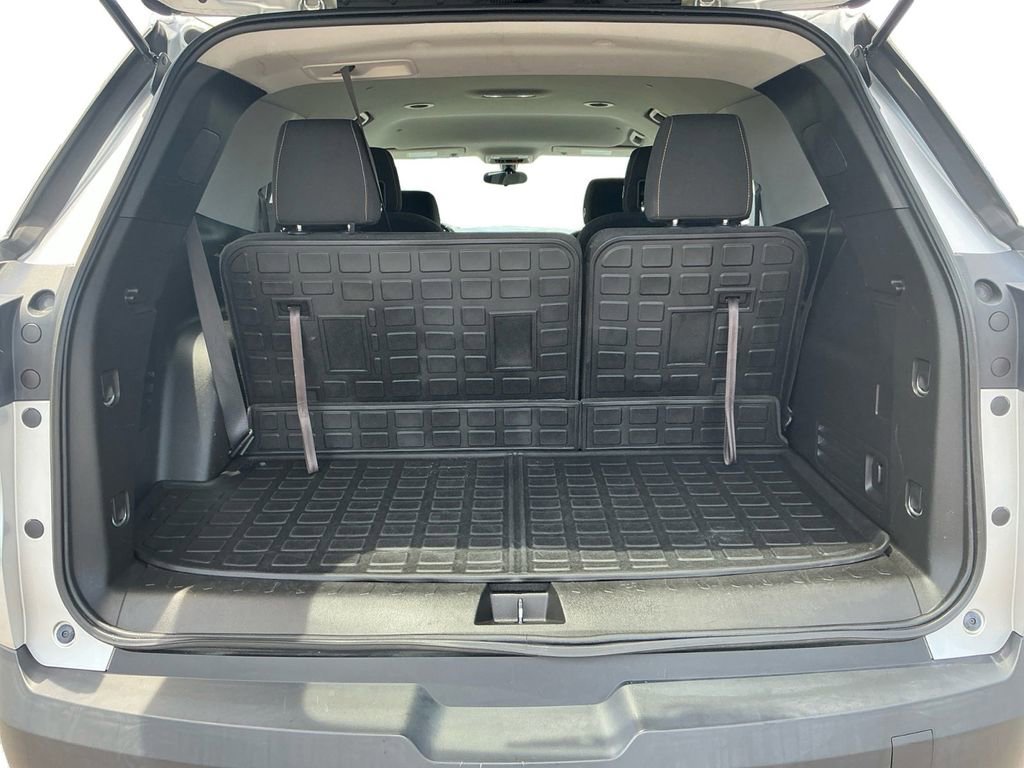 Used 2018 Chevrolet Traverse LT FWD image 24