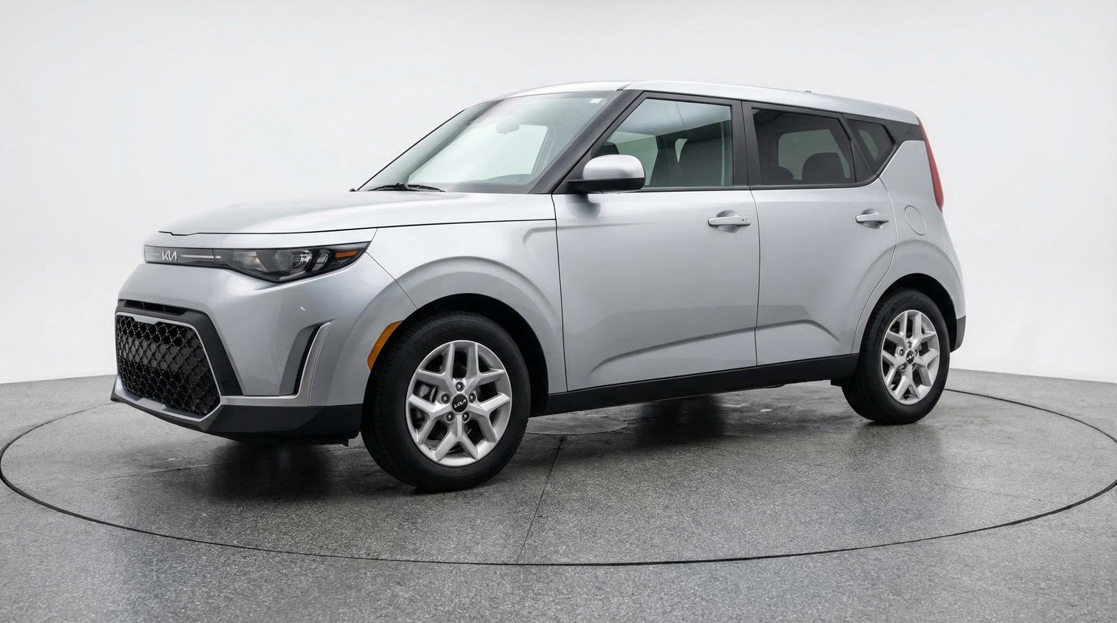 Used 2025 Kia Soul LX w/ LX Technology Package image 3