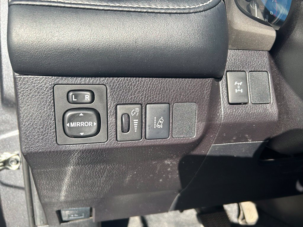Used 2018 Toyota RAV4 XLE AWD/4WD image 17