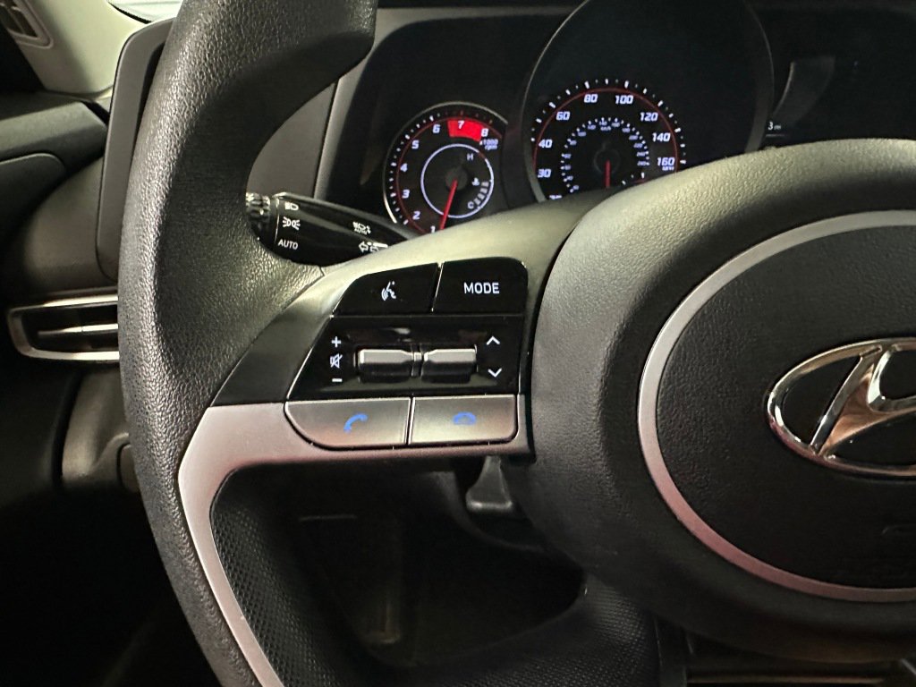 Used 2023 Hyundai Elantra SE image 6