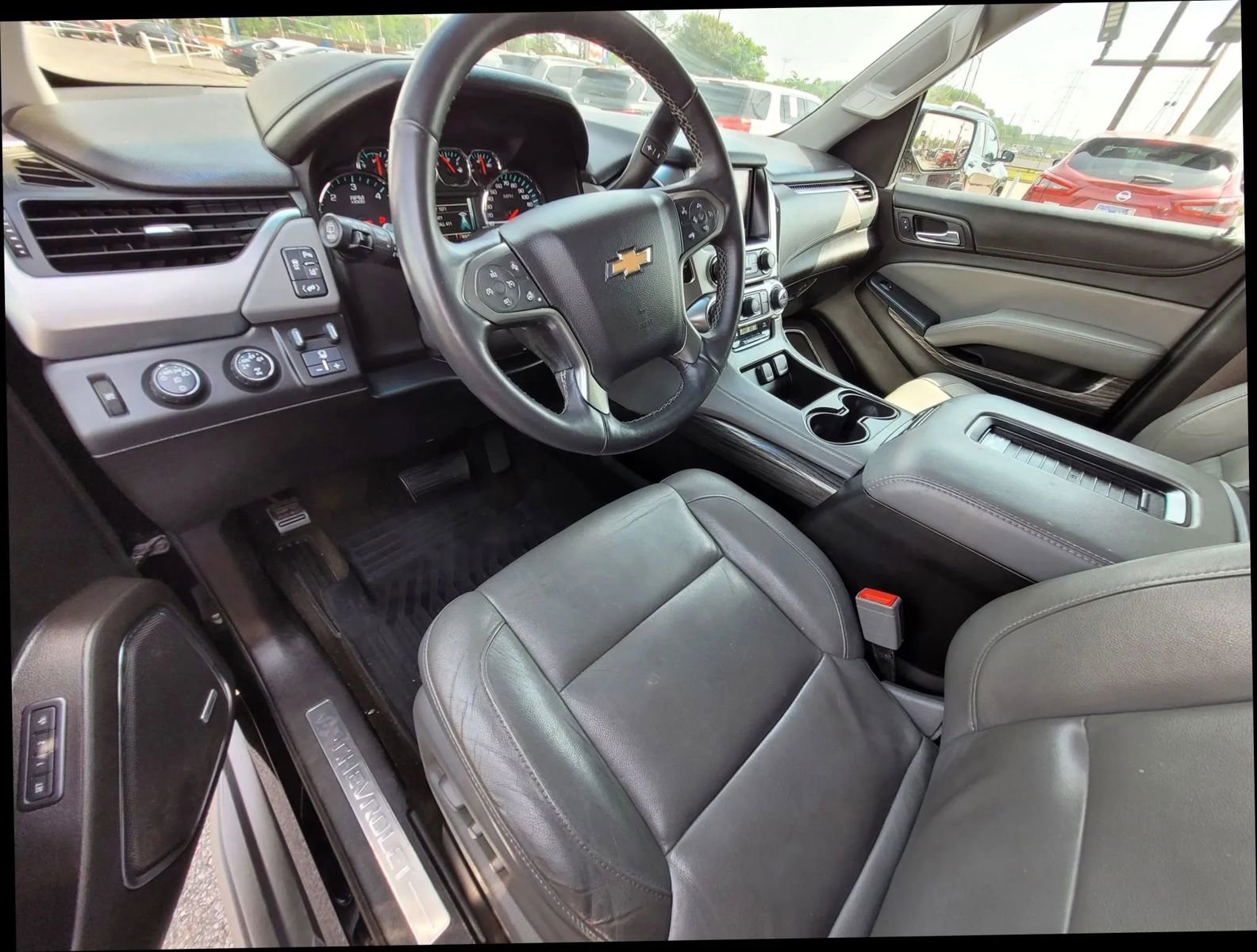 Used 2015 Chevrolet Suburban LT AWD/4WD image 25