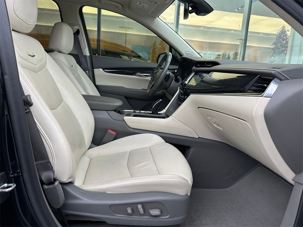 Used 2021 Cadillac XT6 Premium Luxury image 10