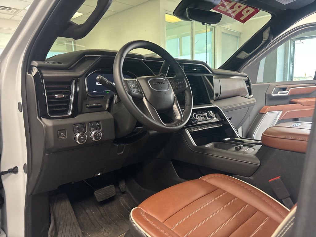 Used 2025 GMC Sierra 2500 Denali Ultimate w/ Max Trailering Package AWD/4WD image 12