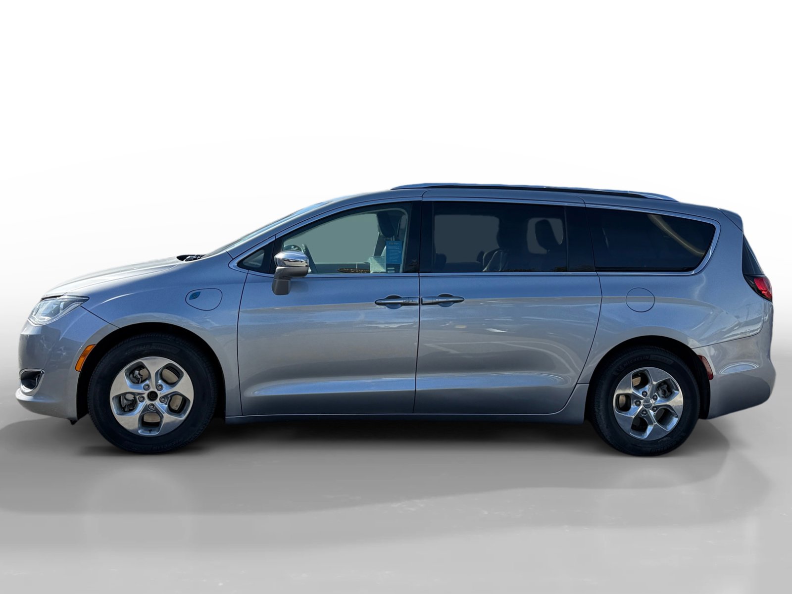Used 2018 Chrysler Pacifica Limited image 2