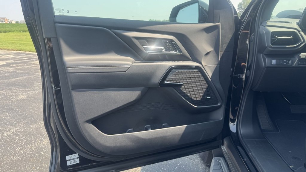 New 2025 Chevrolet Silverado EV LT image 9