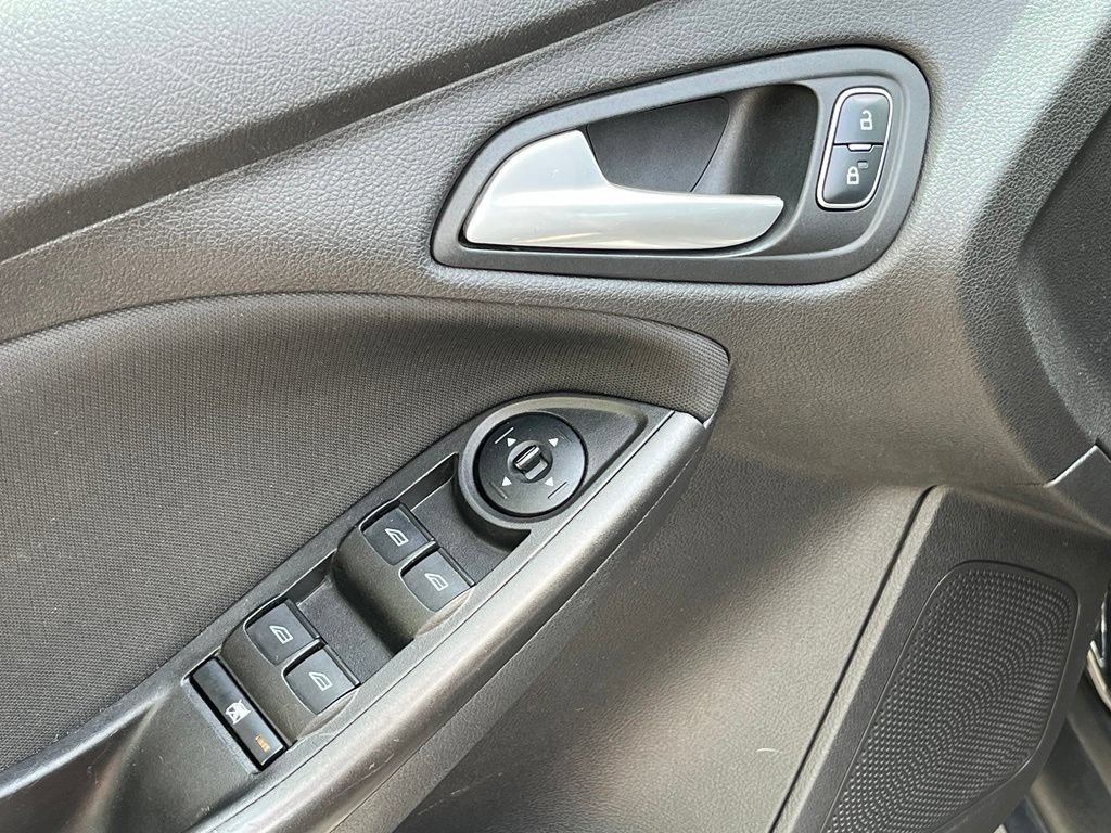 Used 2017 Ford Focus SEL FWD image 18
