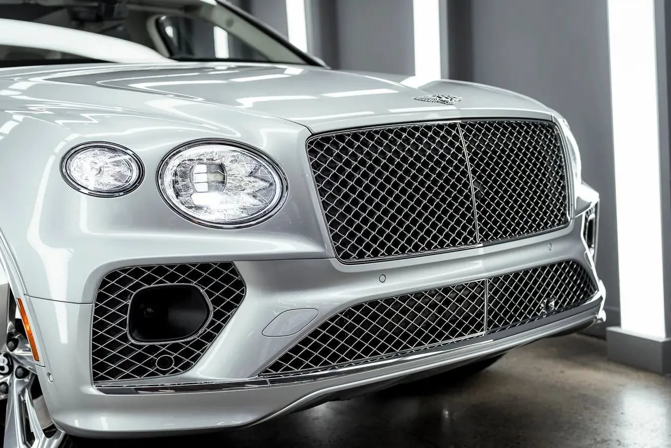 Used 2023 Bentley Bentayga AWD/4WD image 35