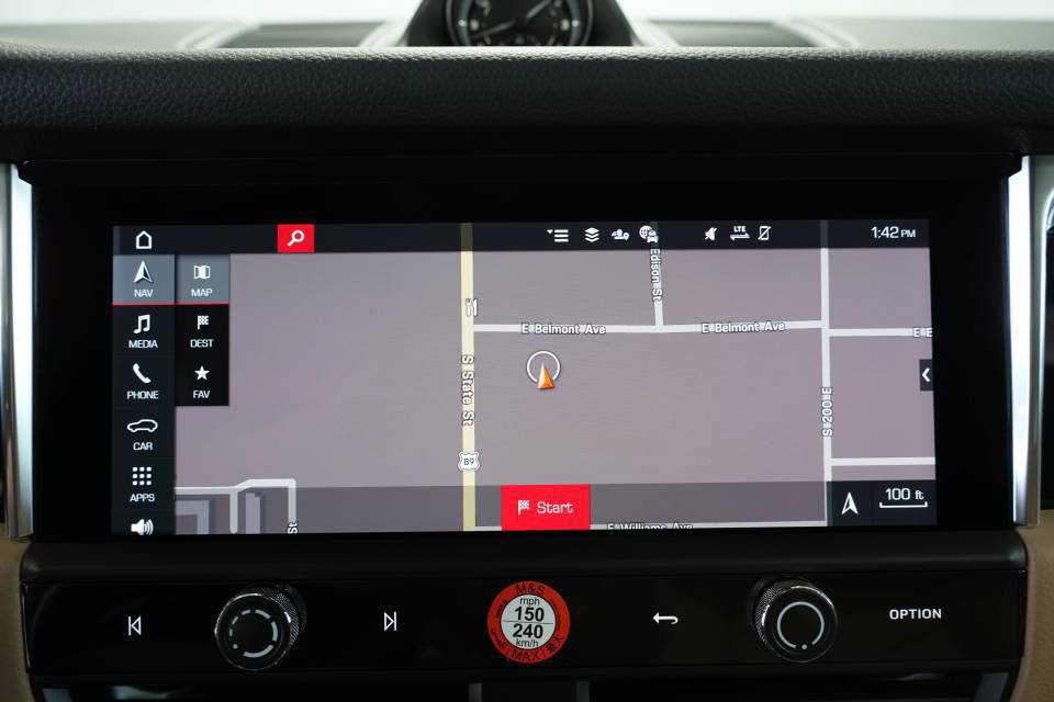 Certified 2025 Porsche Macan AWD/4WD image 20