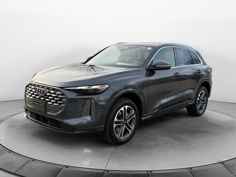 Certified 2025 Audi Q5 Premium w/ Convenience Package image 3