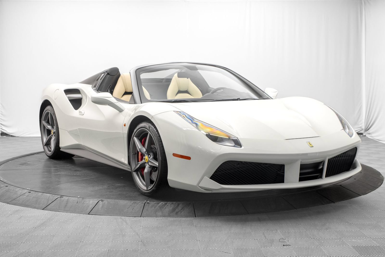 Used 2018 Ferrari 488 Spider RWD image 16