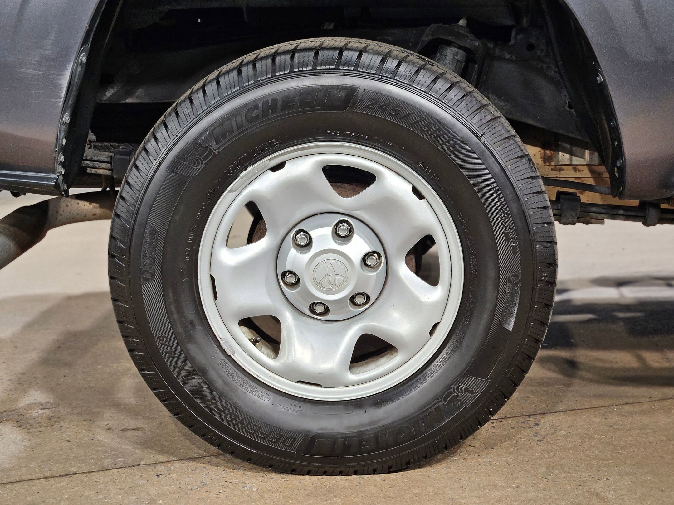 Used 2018 Toyota Tacoma SR w/ SR Convenience Package RWD image 17