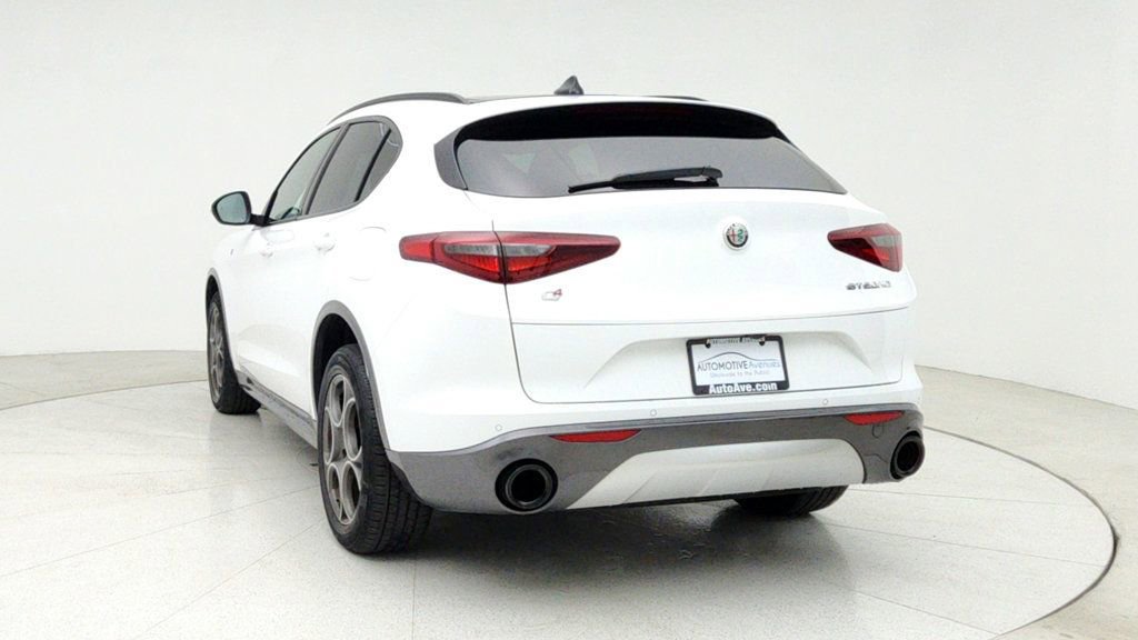 Used 2022 Alfa Romeo Stelvio Ti image 6