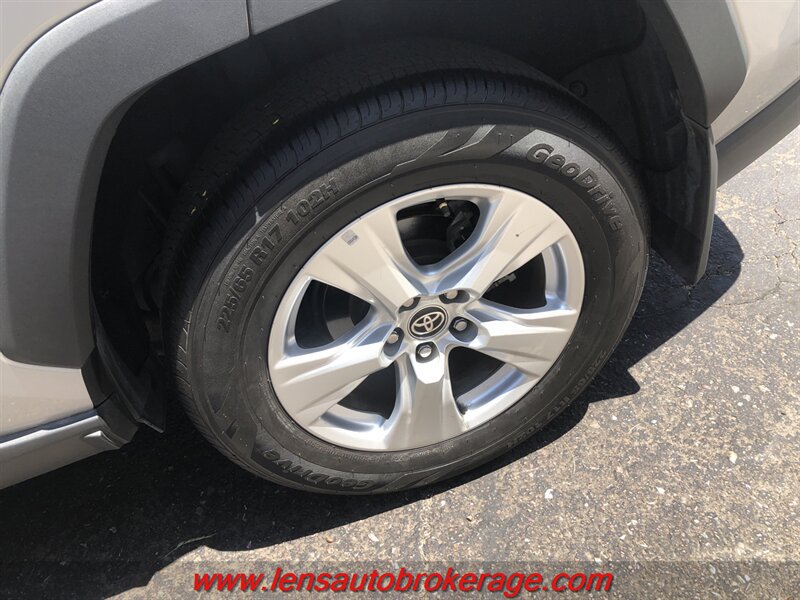 Used 2021 Toyota RAV4 XLE AWD/4WD image 23