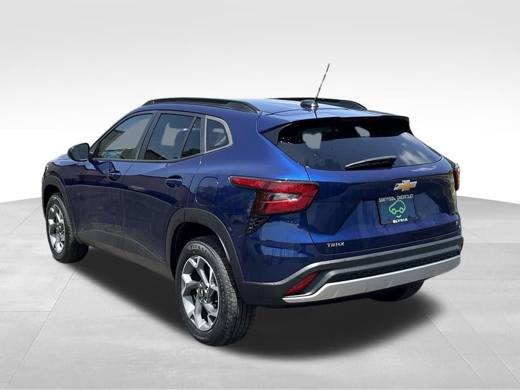Certified 2024 Chevrolet Trax LT w/ LT Convenience Package FWD image 5