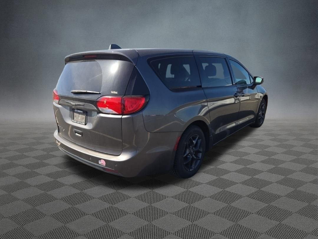 Used 2018 Chrysler Pacifica Touring Plus w/ S Appearance Package image 3