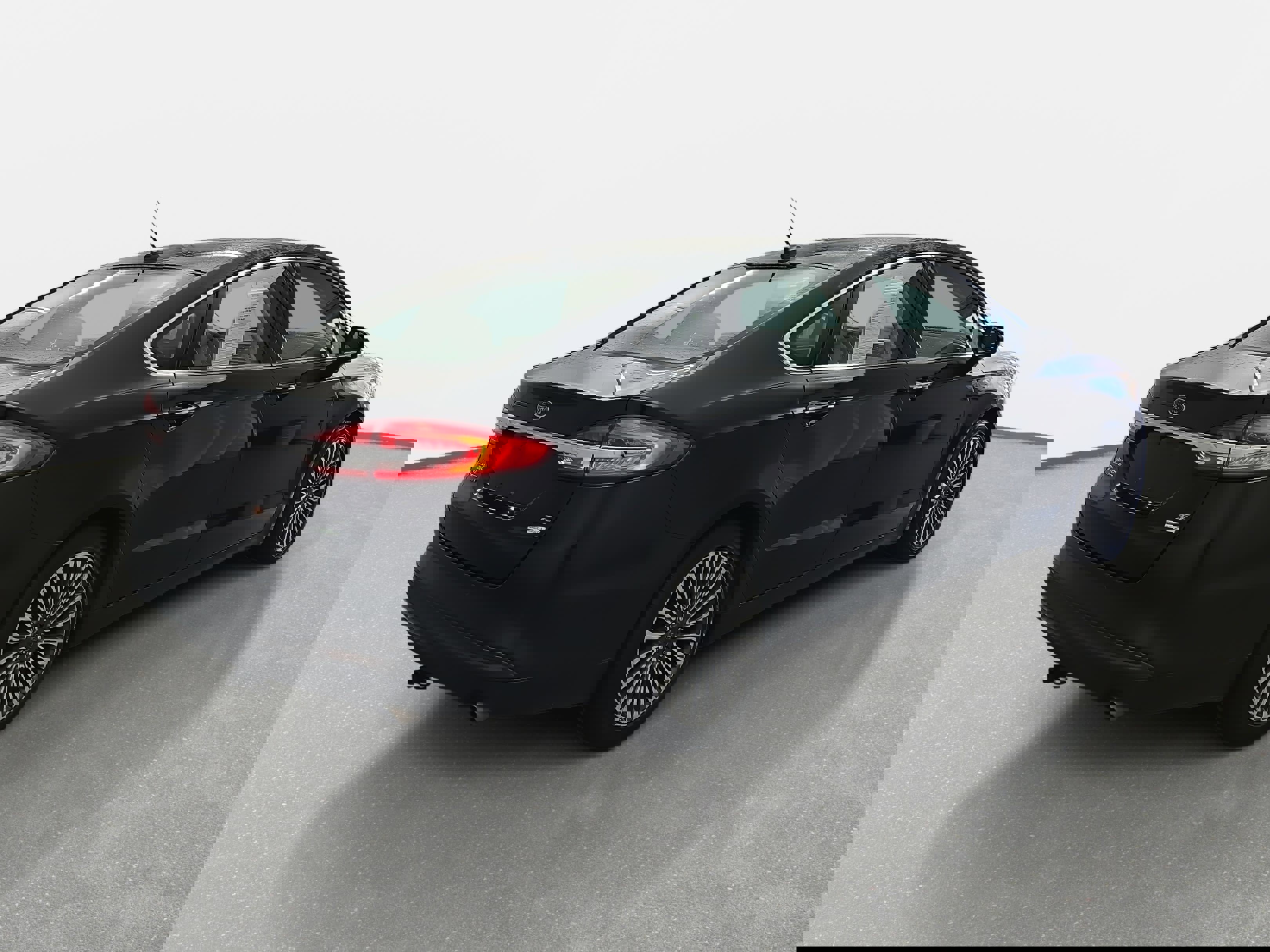 Used 2017 Ford Fusion SE w/ Fusion SE Technology Package image 5