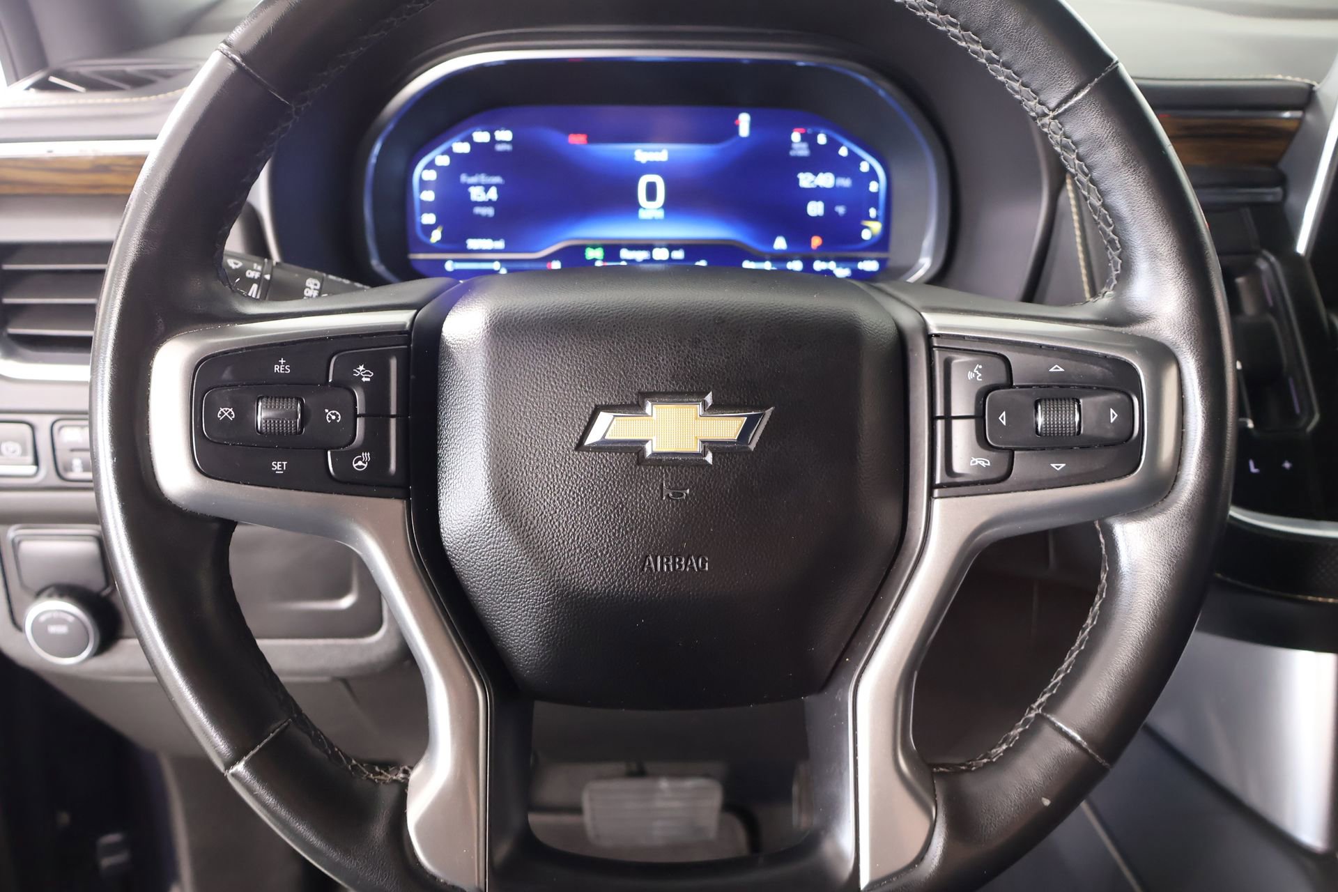 Used 2023 Chevrolet Suburban Premier RWD image 3