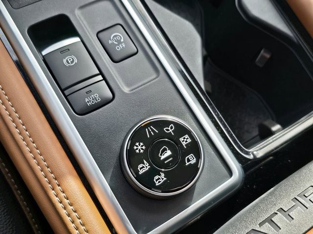 Used 2025 Nissan Pathfinder Platinum image 32