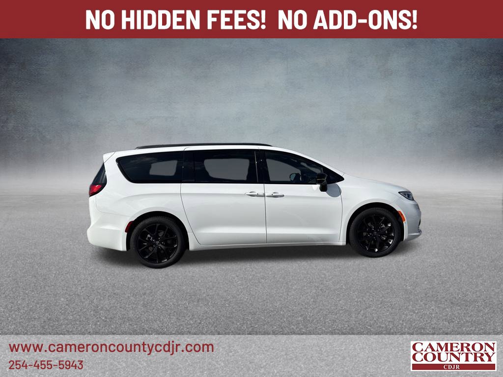 New 2026 Chrysler Pacifica Select w/ S Appearance Package FWD image 2