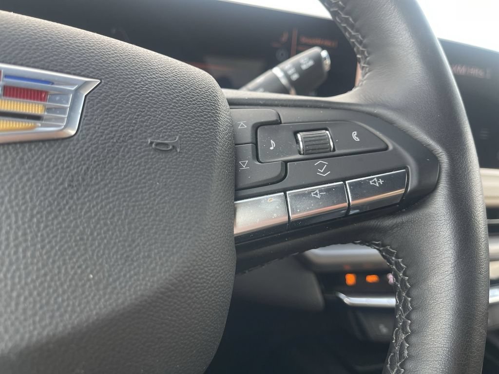 Used 2025 Cadillac XT4 Premium Luxury w/ Technology Package AWD/4WD image 21