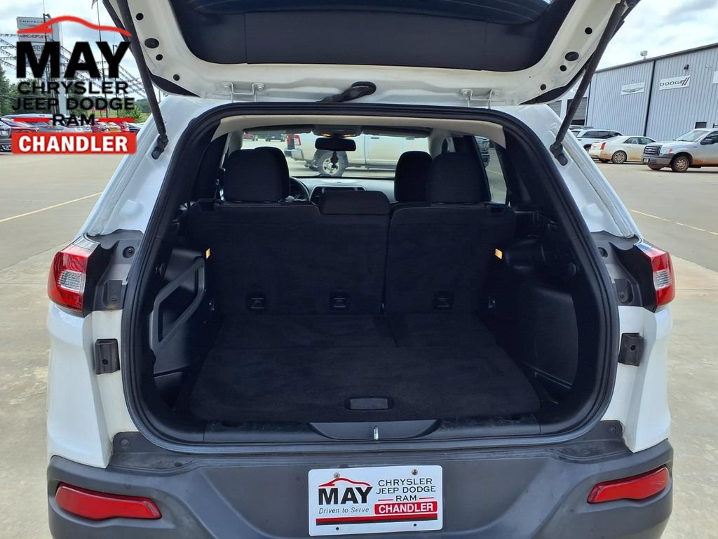 Used 2018 Jeep Cherokee Latitude FWD image 17