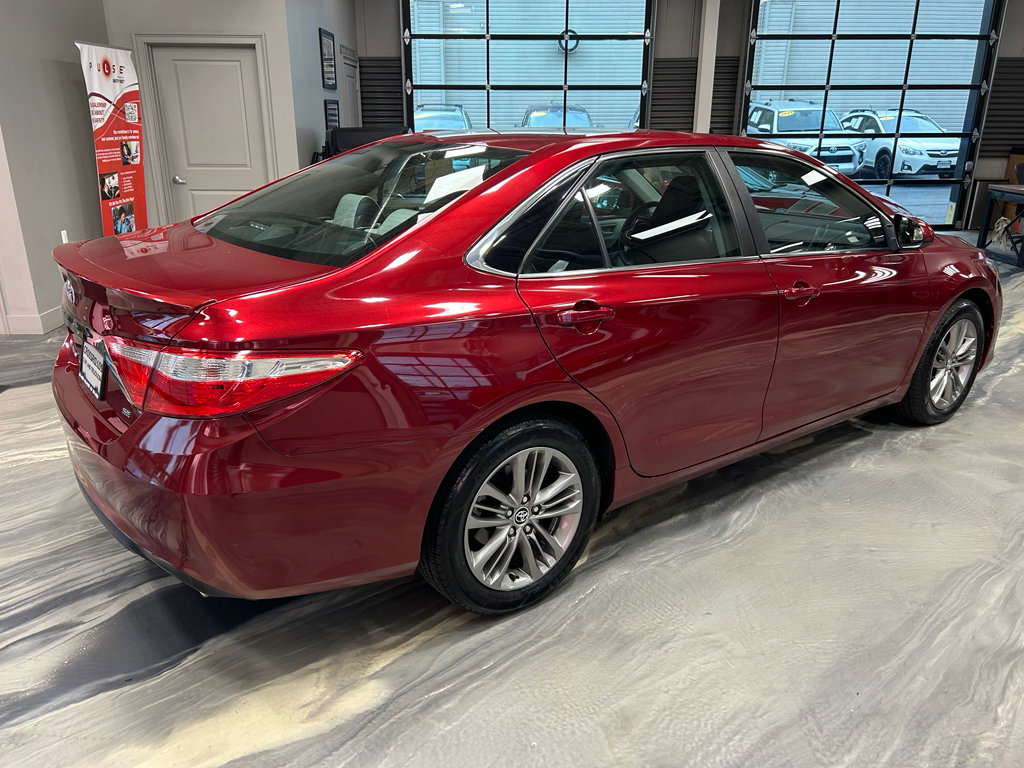 Used 2016 Toyota Camry SE w/ Moonroof Package FWD image 26