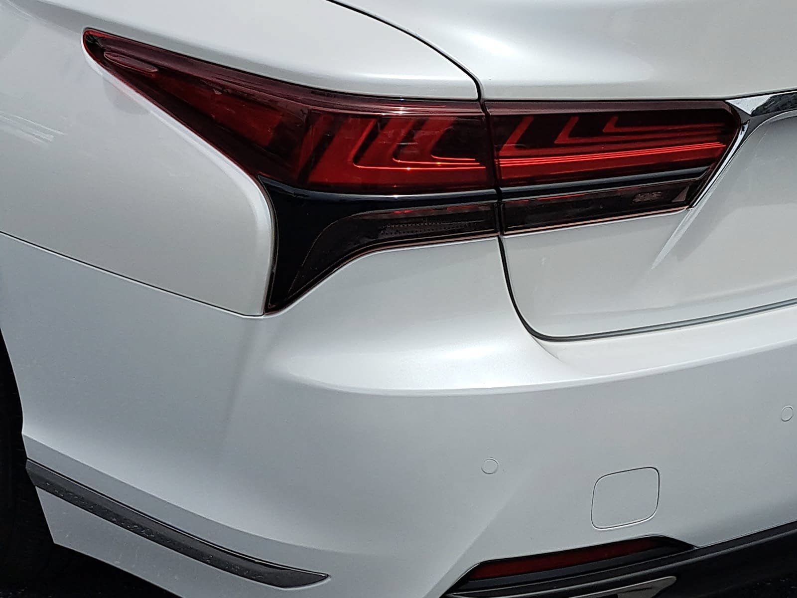 Used 2023 Lexus LS 500 w/ Accessory Package (Z1) RWD image 36
