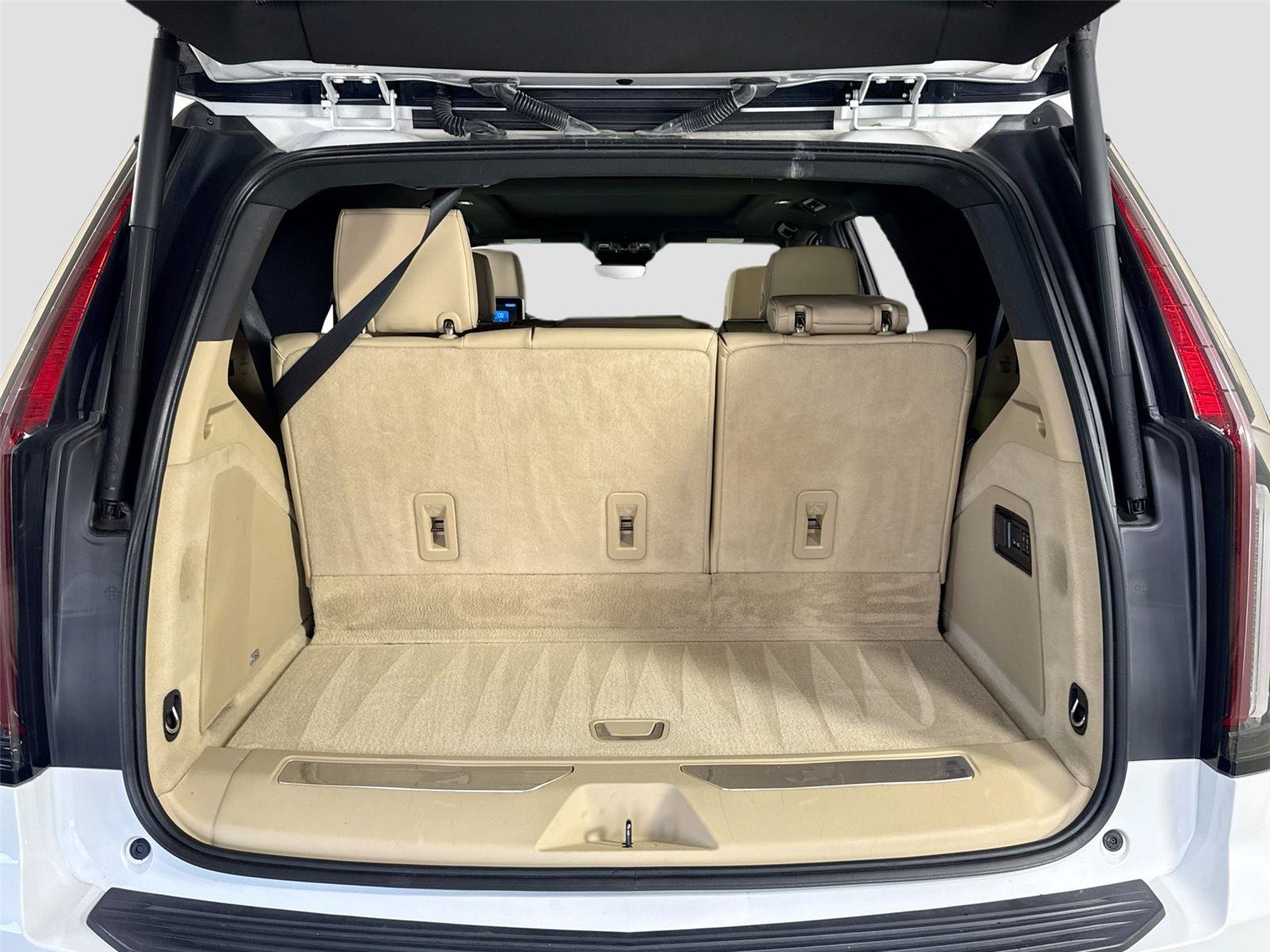 Used 2021 Cadillac Escalade Premium Luxury AWD/4WD image 31