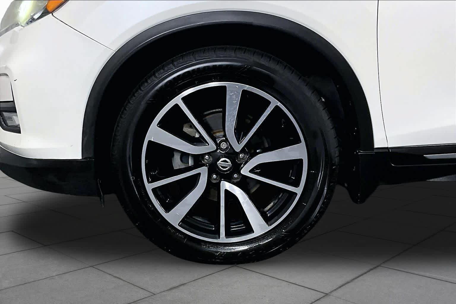 Used 2018 Nissan Rogue SL w/ Premium Package FWD image 10