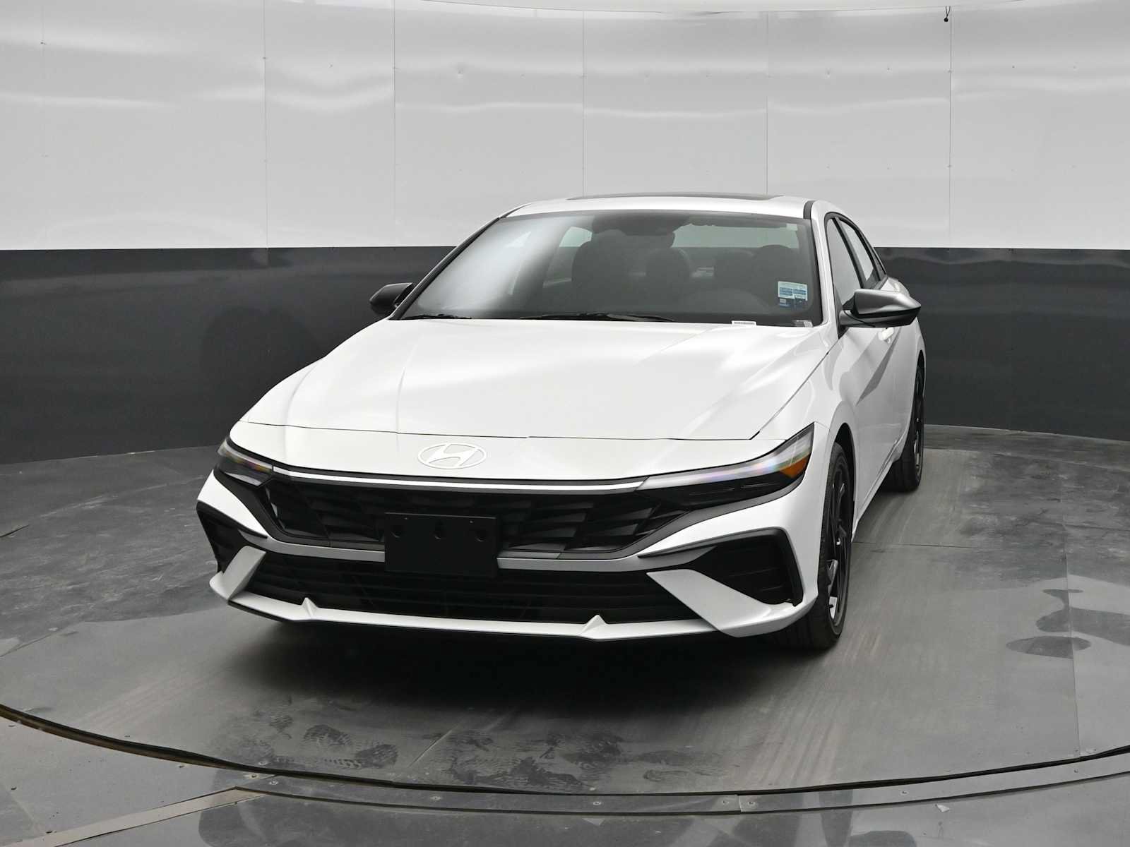 New 2026 Hyundai Elantra SEL Sport FWD image 3