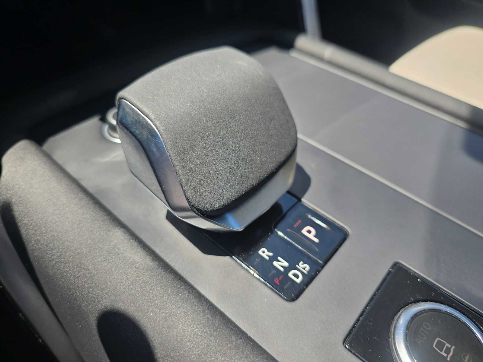 Used 2025 Land Rover Discovery Metropolitan Edition AWD/4WD image 34