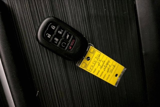 Used 2025 Honda Odyssey Sport-L image 11