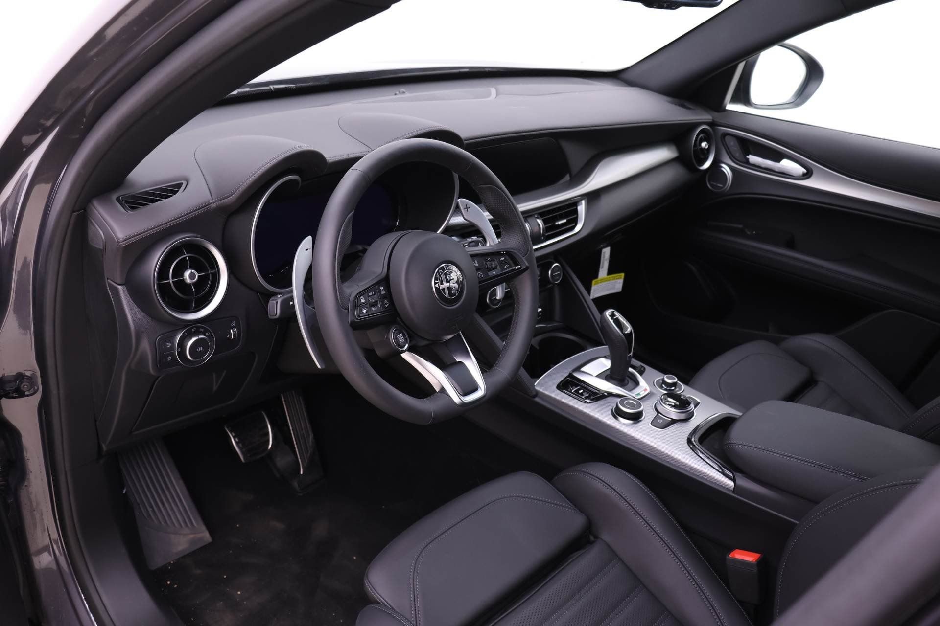 New 2025 Alfa Romeo Stelvio Sprint image 6
